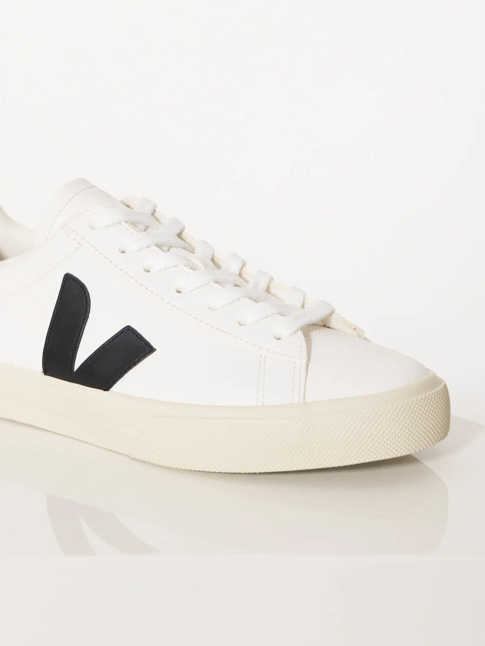 Zapatilla Veja Campo Leather