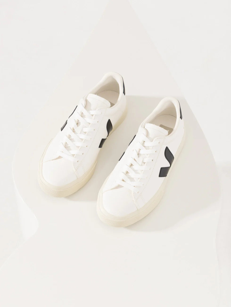Zapatilla Veja Campo Leather