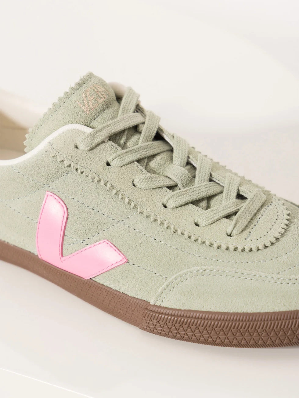 Zapatilla Veja Panenka Suede