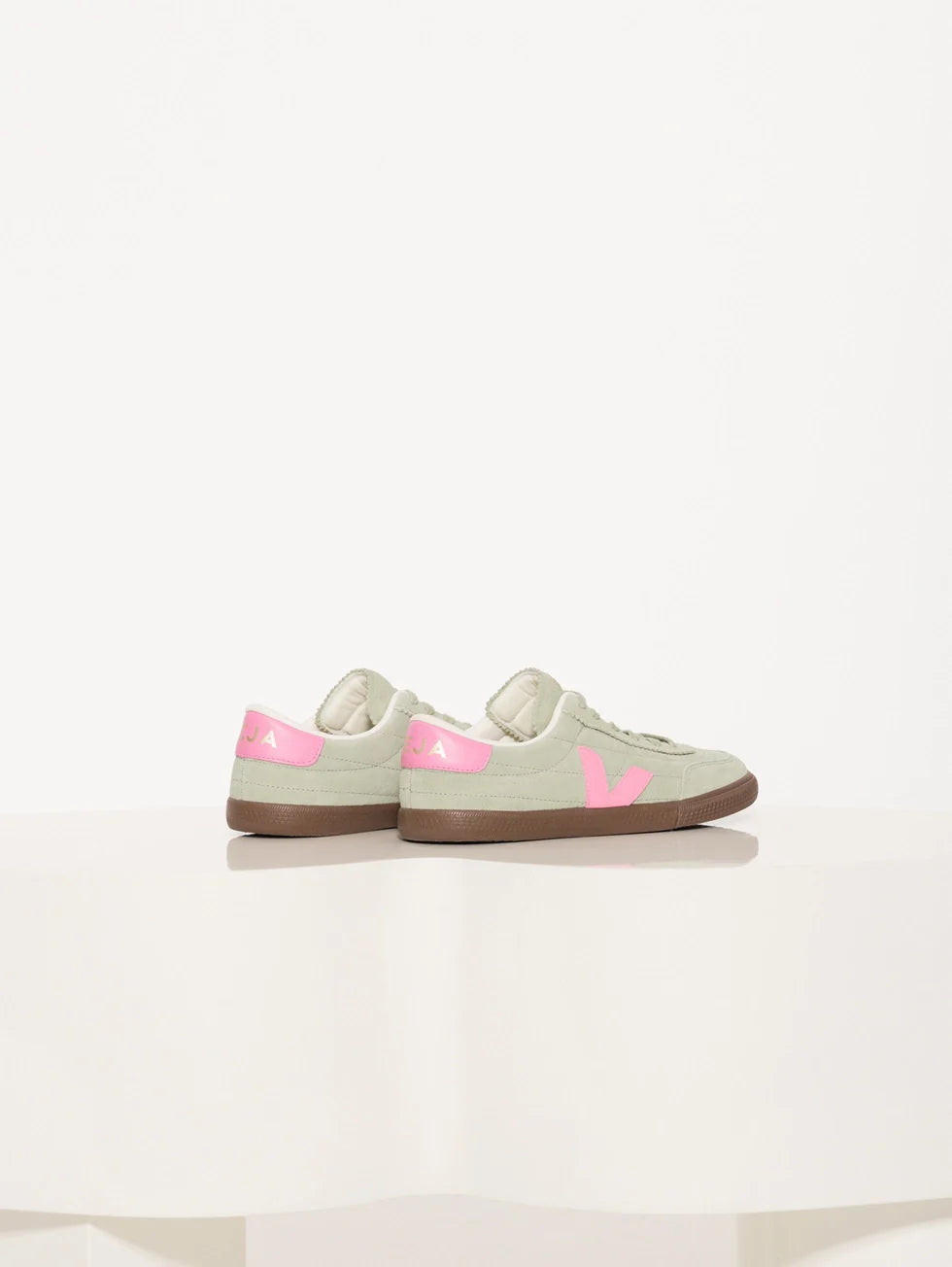 Zapatilla Veja Panenka Suede
