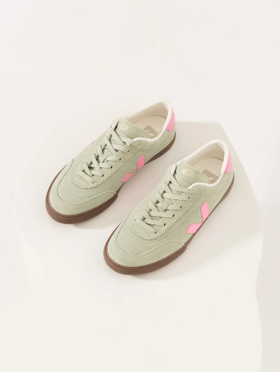 Zapatilla Veja Panenka Suede