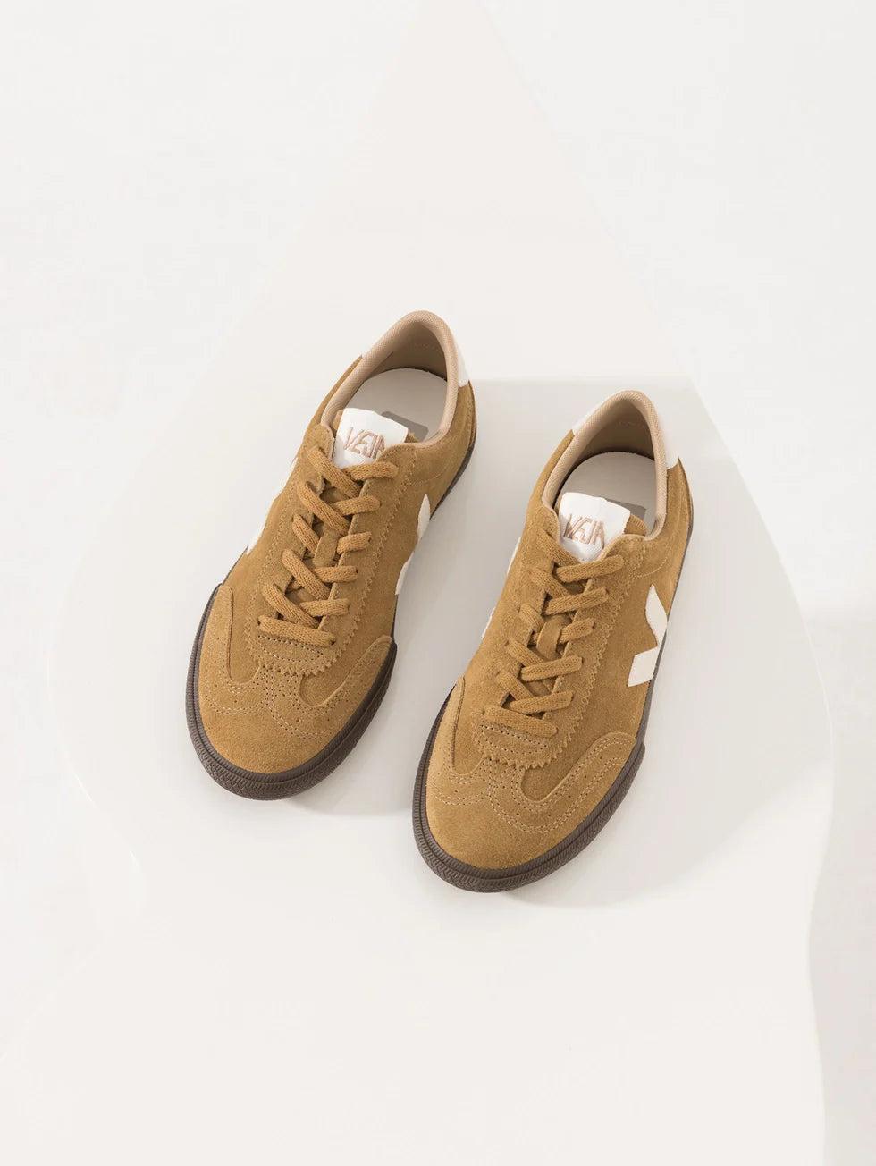 Zapatilla Veja Volley Suede