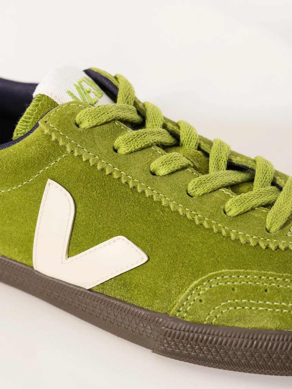Zapatilla Veja Volley Suede