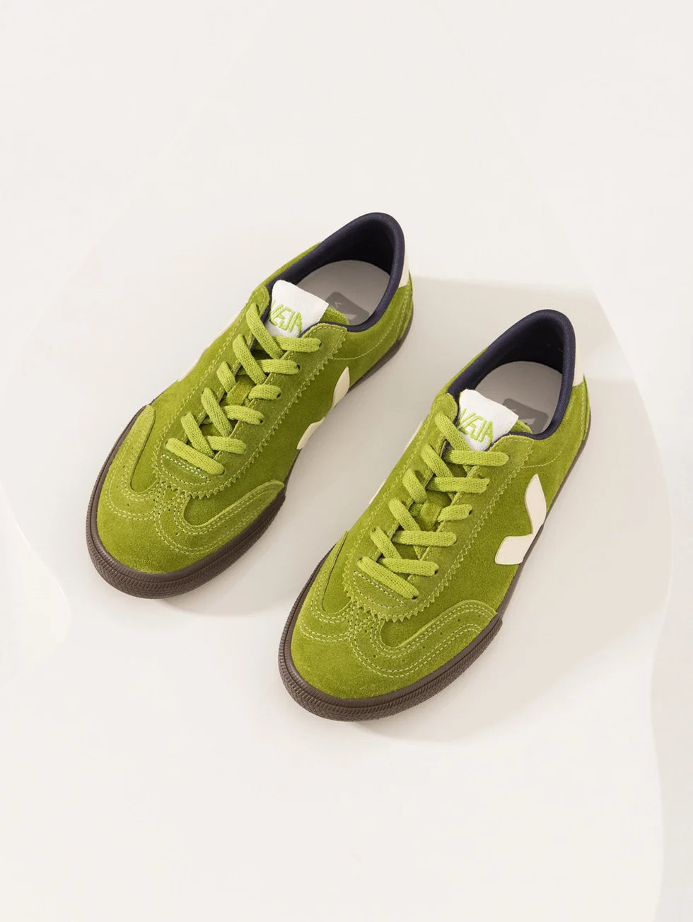 Zapatilla Veja Volley Suede