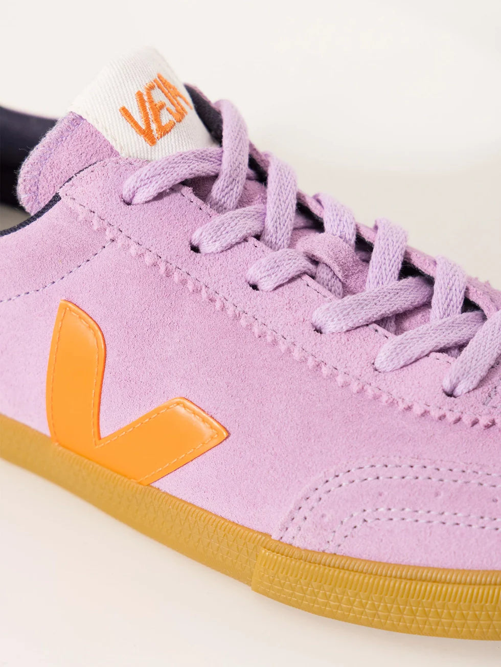 Zapatilla Veja Volley Suede
