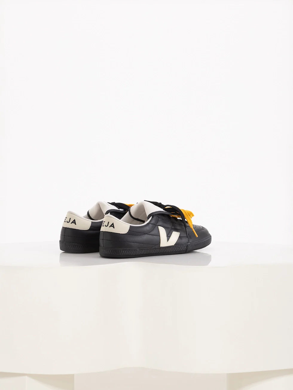 Zapatilla Veja Panenka Leather X Magliano