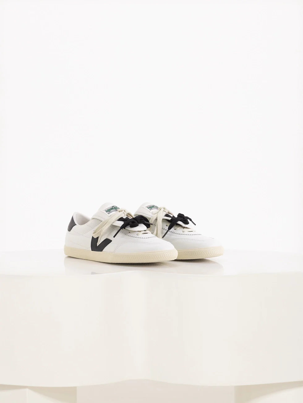 Zapatilla Veja Panenka Leather X Magliano