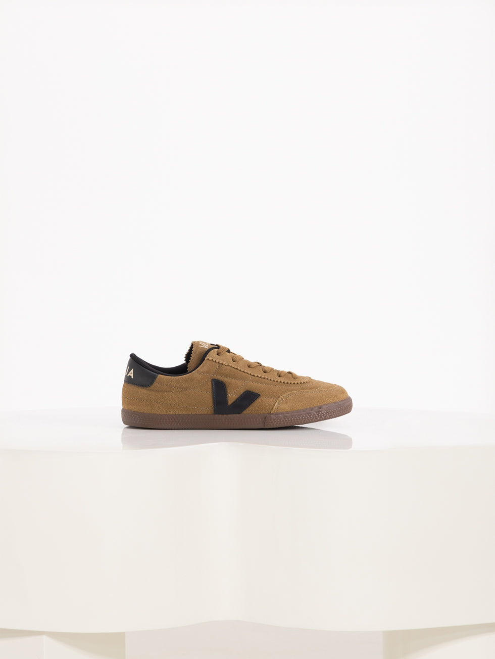 Zapatilla Veja Panenka Suede