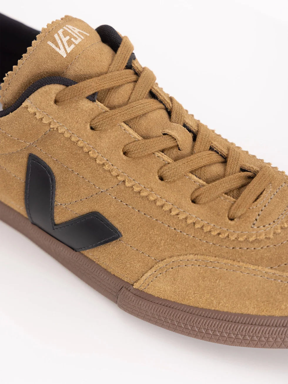 Zapatilla Veja Panenka Suede