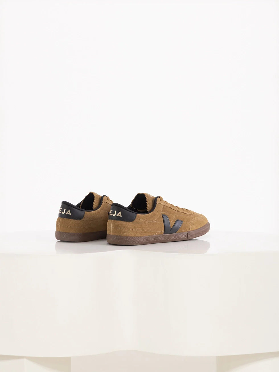 Zapatilla Veja Panenka Suede