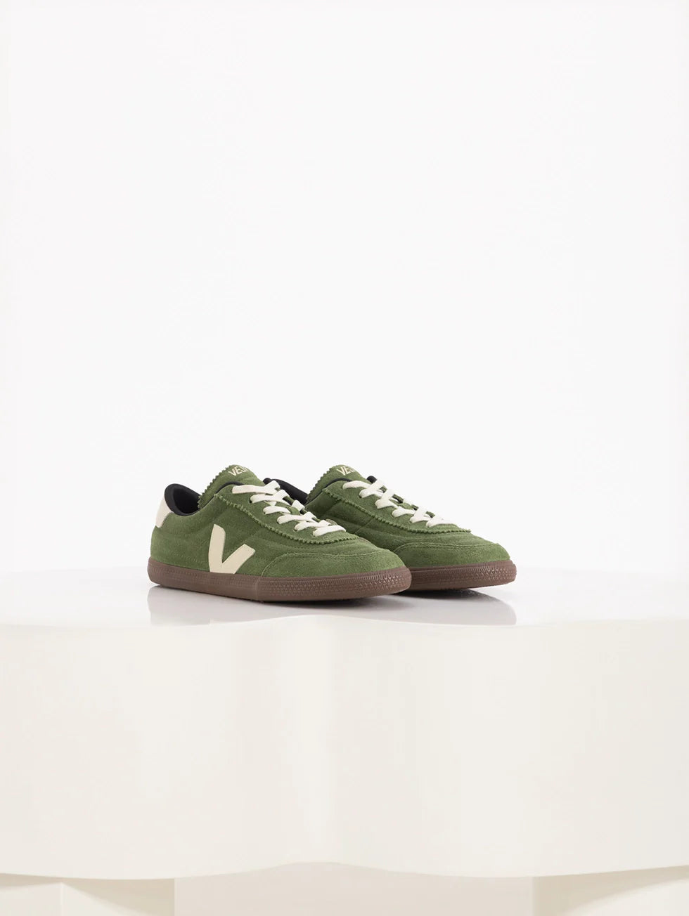Zapatilla Veja Panenka Suede