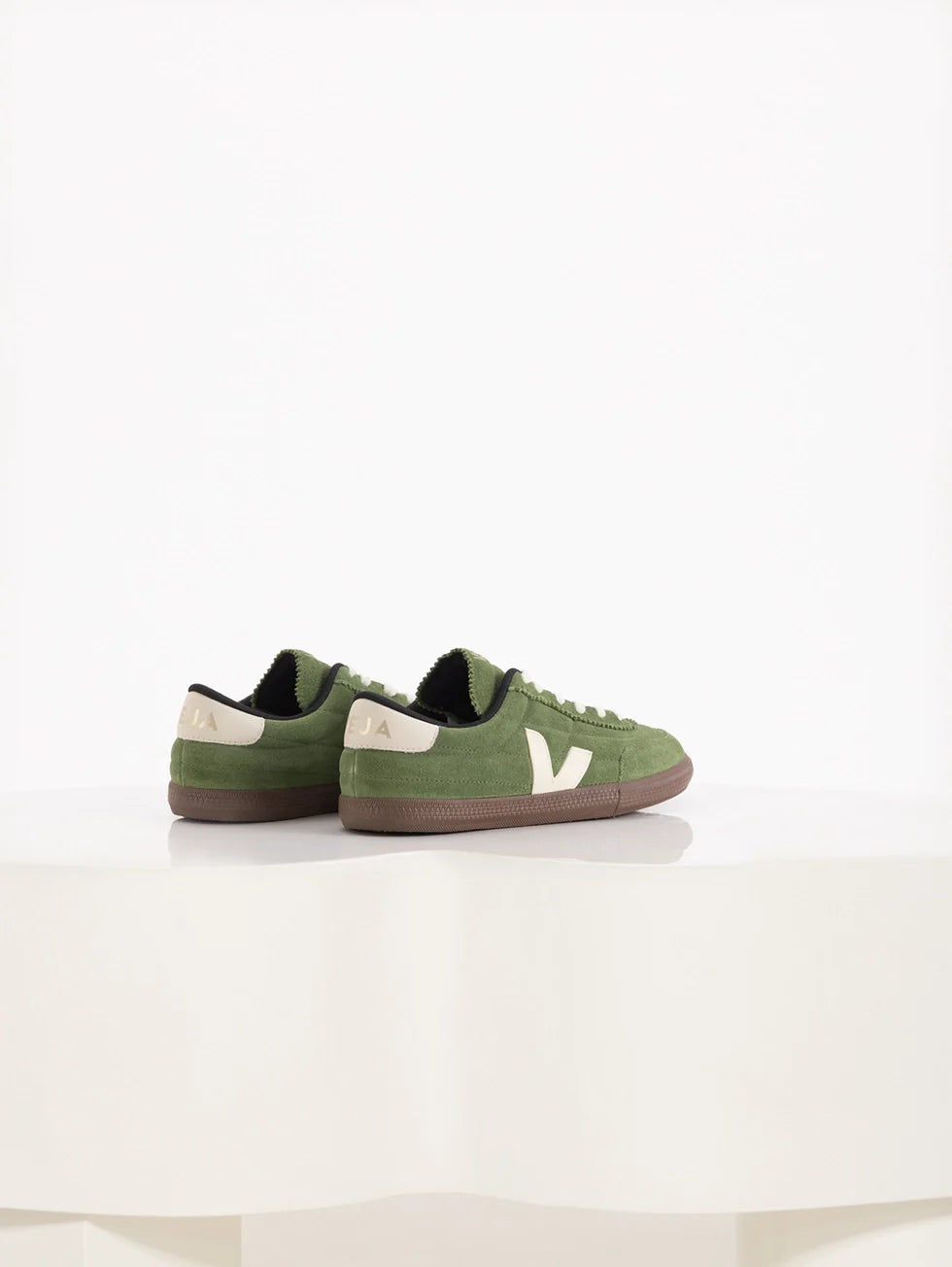 Zapatilla Veja Panenka Suede