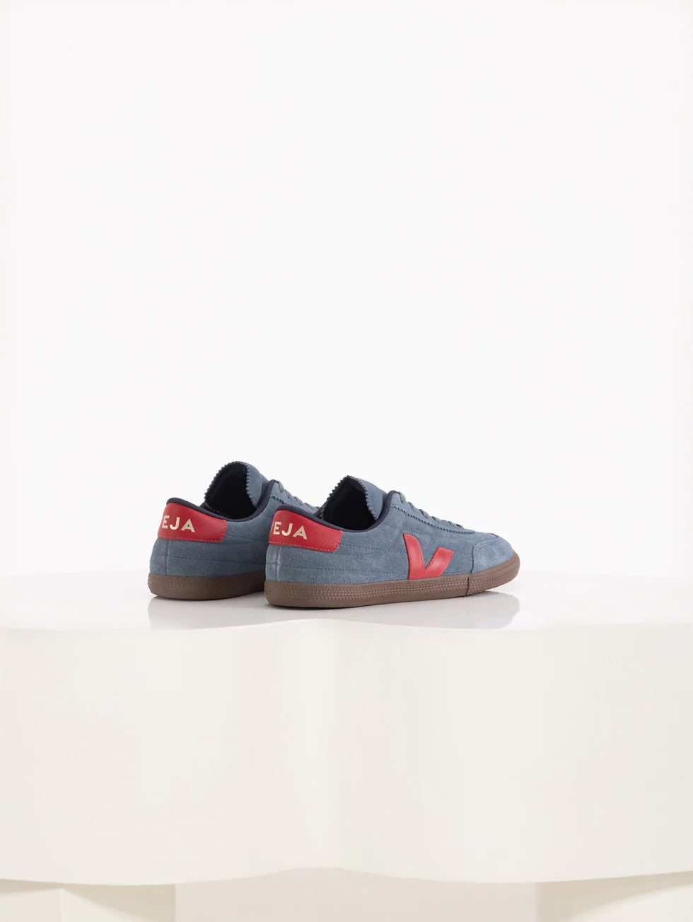 Zapatilla Veja Panenka Suede