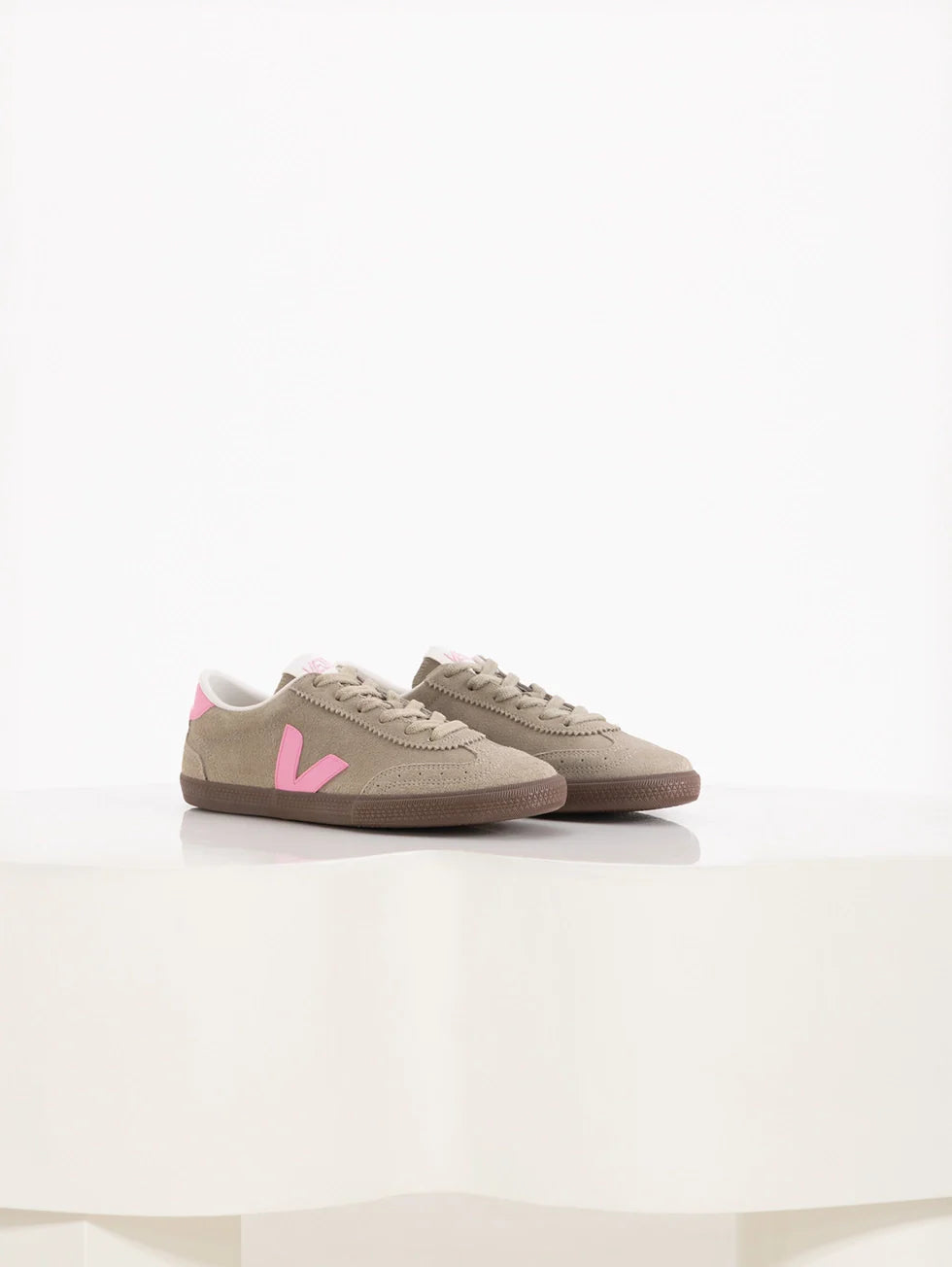 Zapatilla Veja Volley Suede