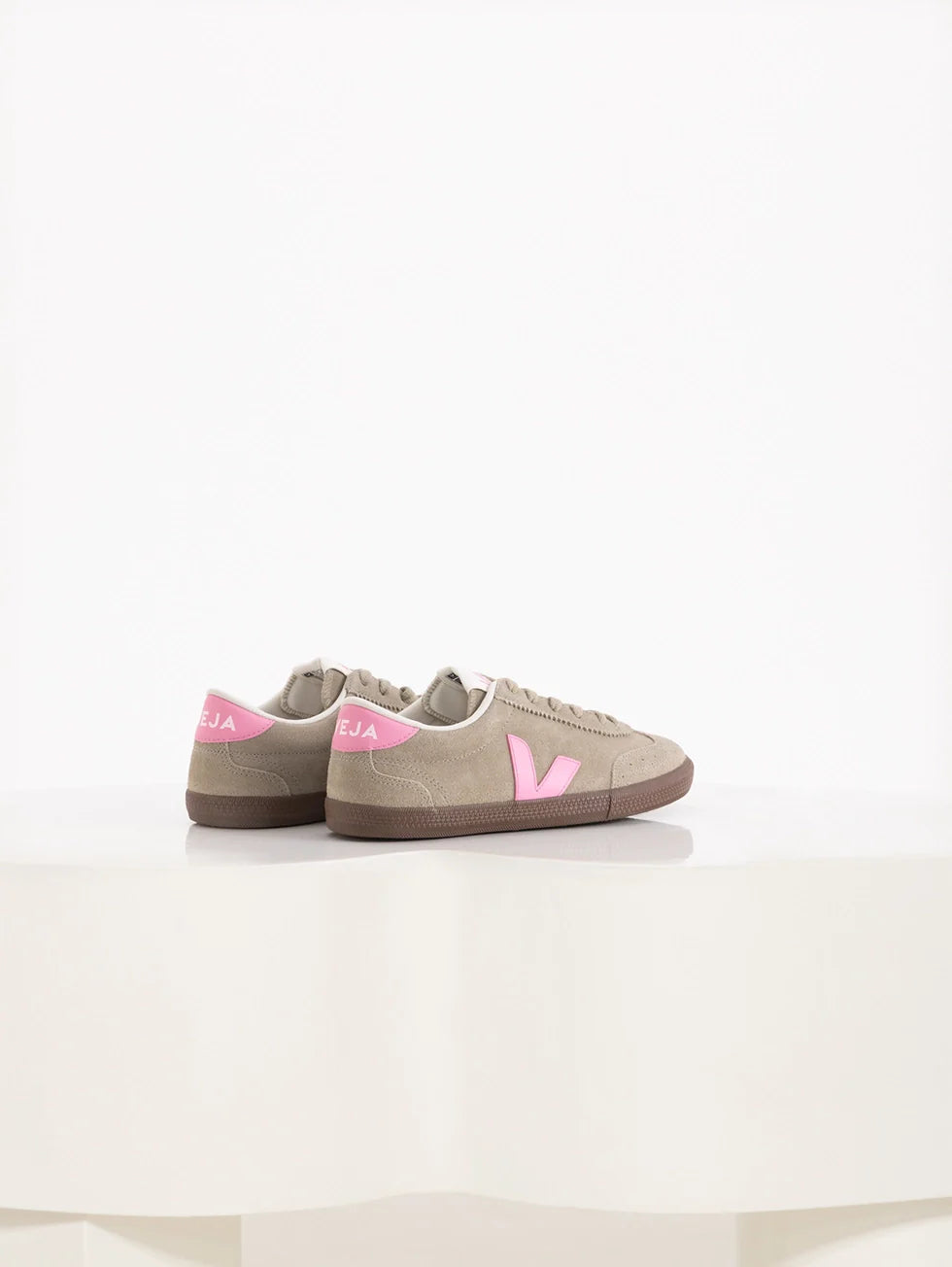Zapatilla Veja Volley Suede