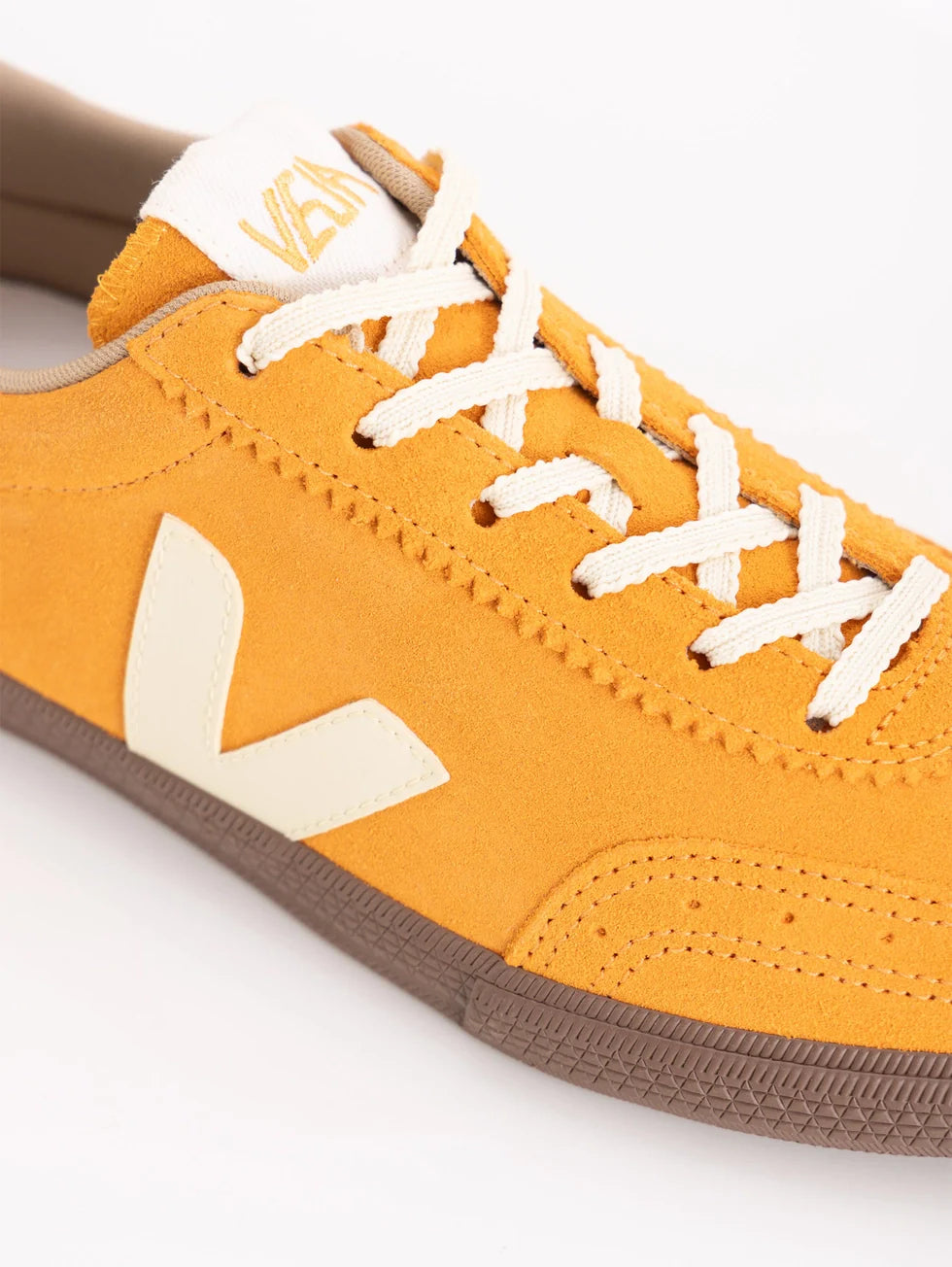 Zapatilla Veja Volley Suede