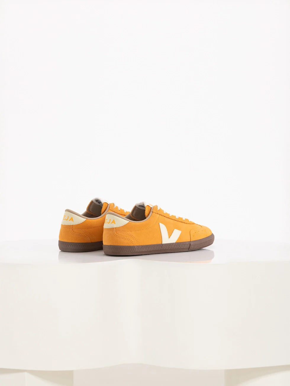 Zapatilla Veja Volley Suede
